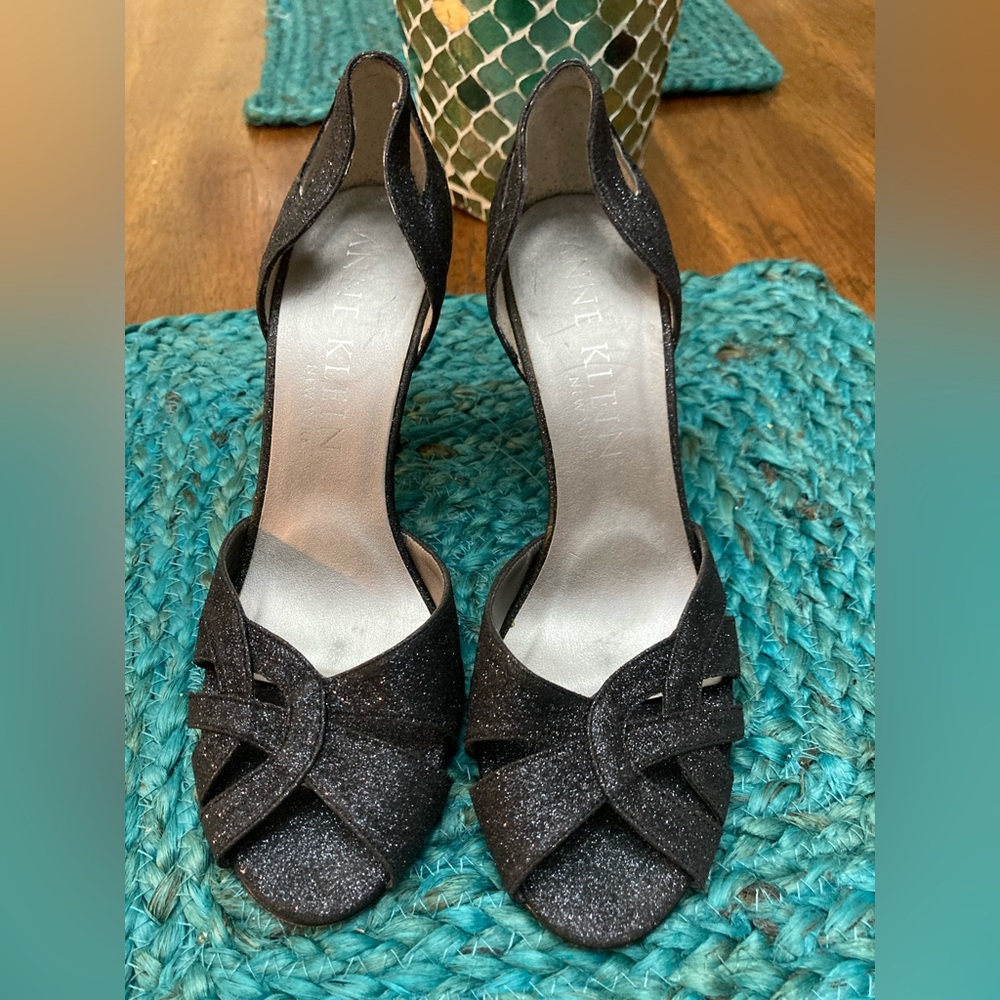 Ann Klein sparkly black pumps 7